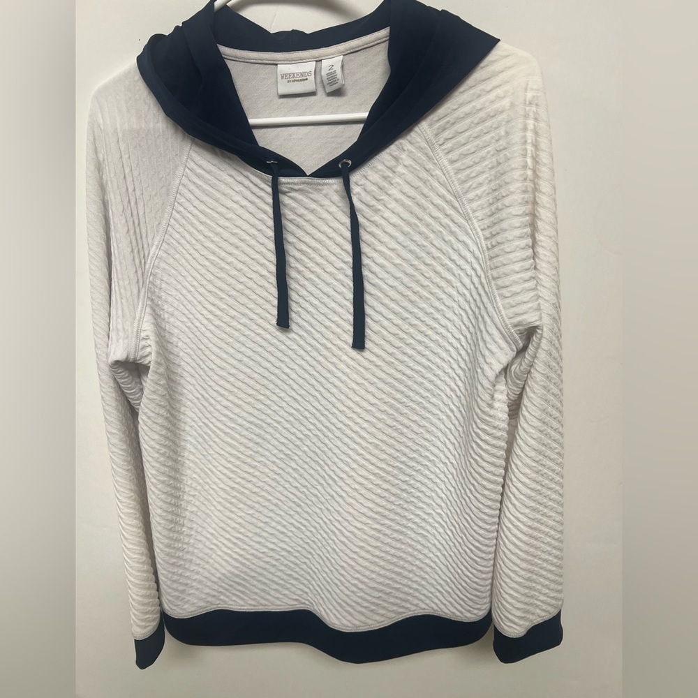 CHICO’S WEEKENDS WHITE LIGHTWEIGHT SWEATSHIRT STYLE W/ NAVY TRIM & Hoodie. NWOT